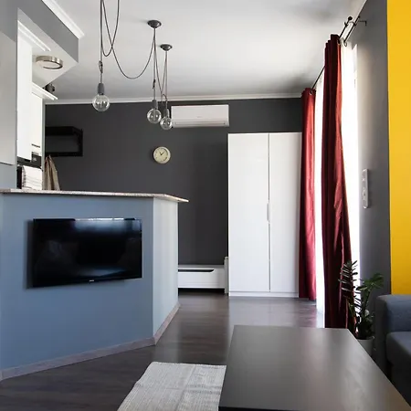 Sunny - With Parking Apartment